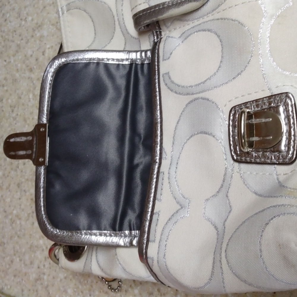 Coach Handbag - Picture 6 of 8